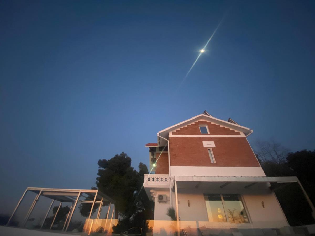 Aya House Hotel La Floresta Pearson ภายนอก รูปภาพ