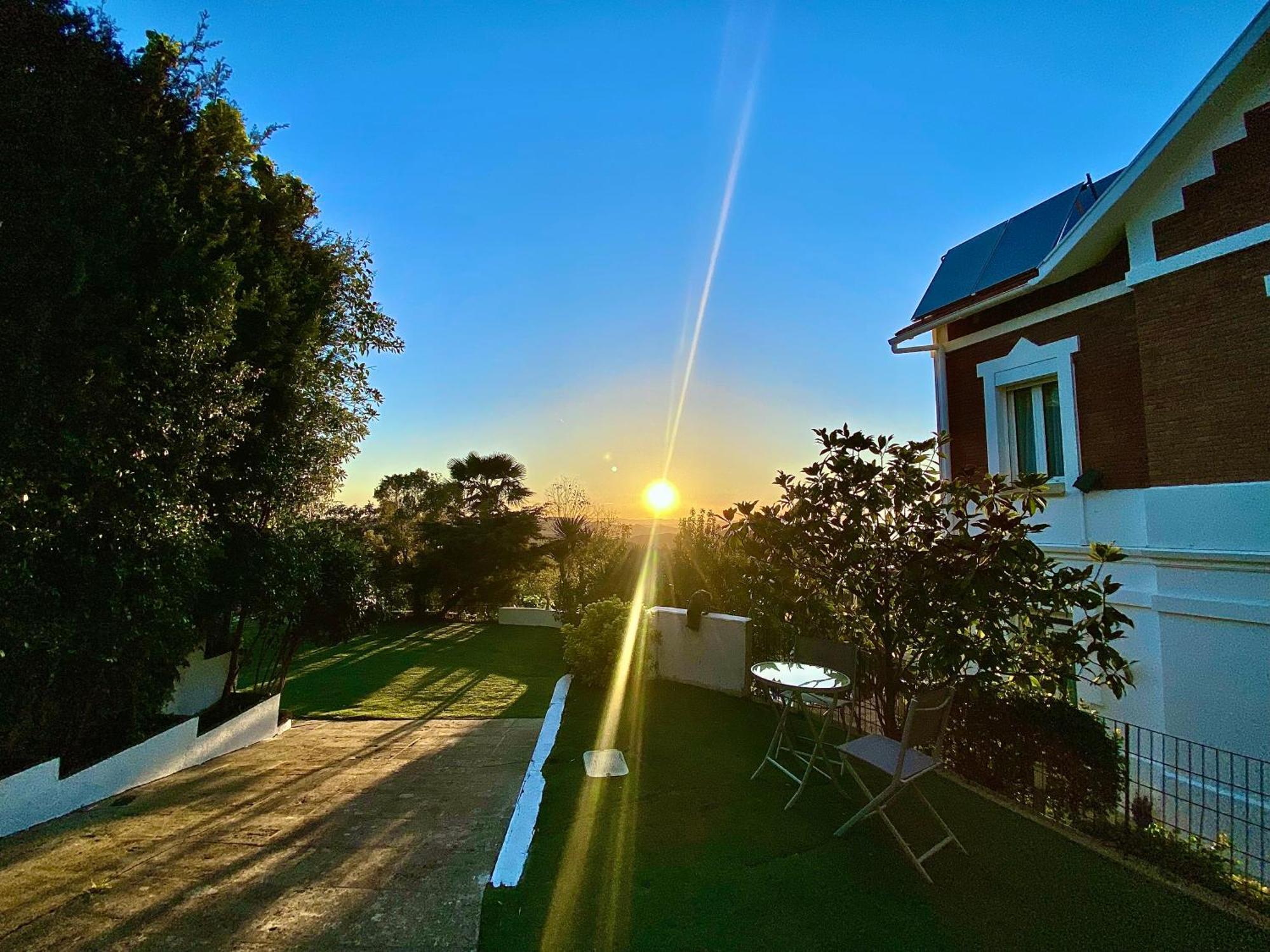 Aya House Hotel La Floresta Pearson ภายนอก รูปภาพ
