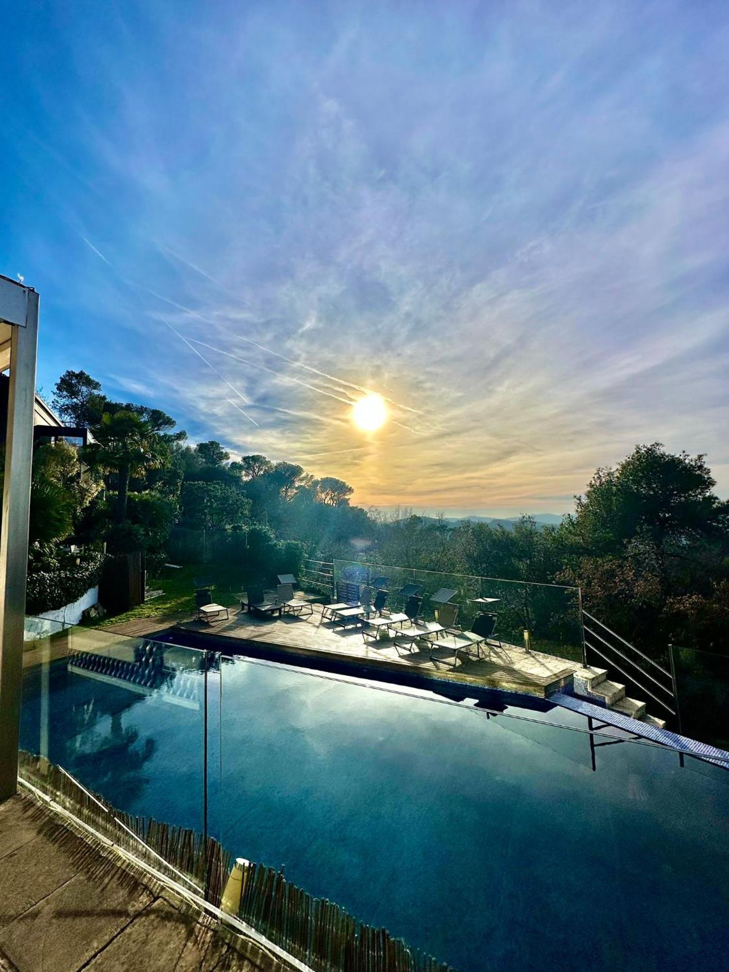 Aya House Hotel La Floresta Pearson ภายนอก รูปภาพ